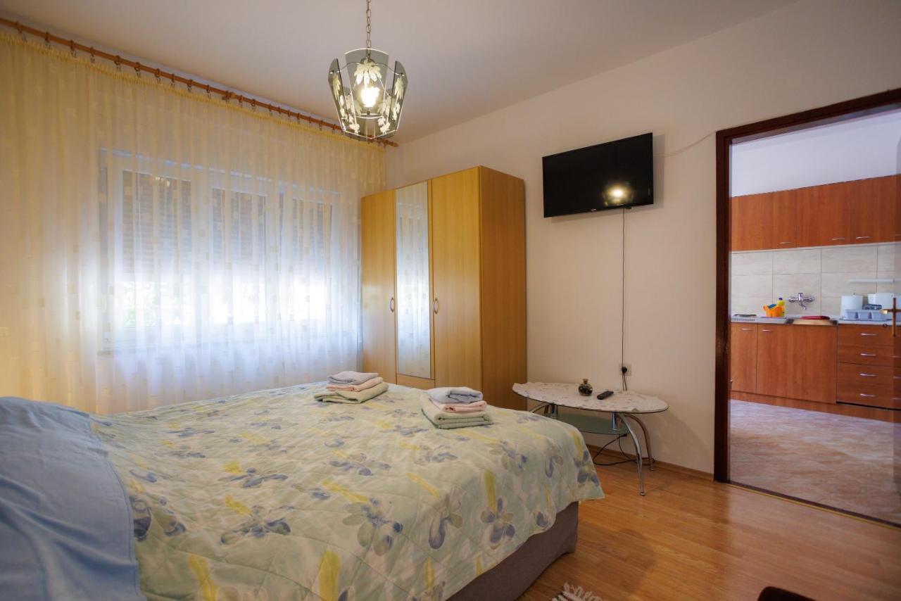 Apartment Studio Close To Sea Krk Town Esterno foto