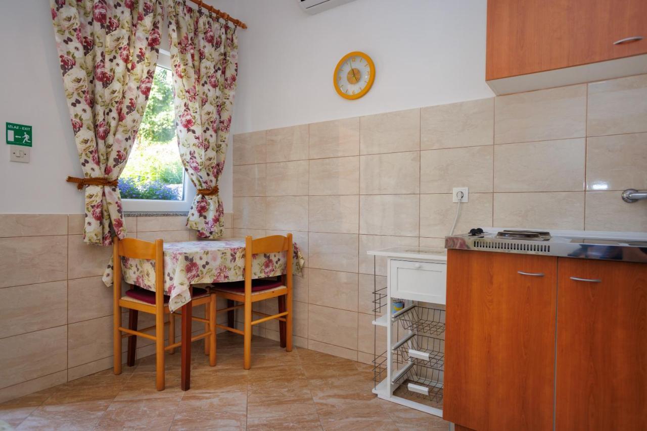 Apartment Studio Close To Sea Krk Town Esterno foto