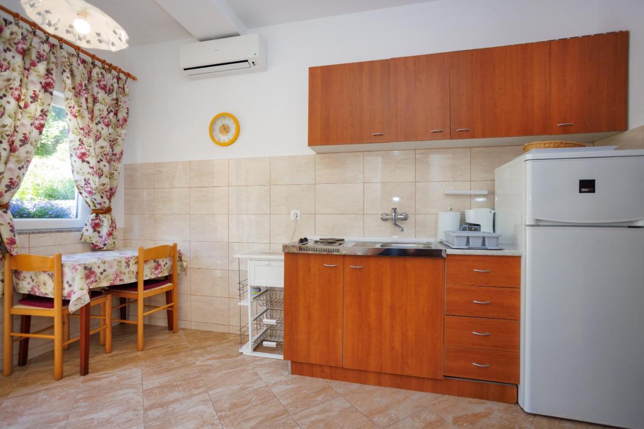 Apartment Studio Close To Sea Krk Town Esterno foto