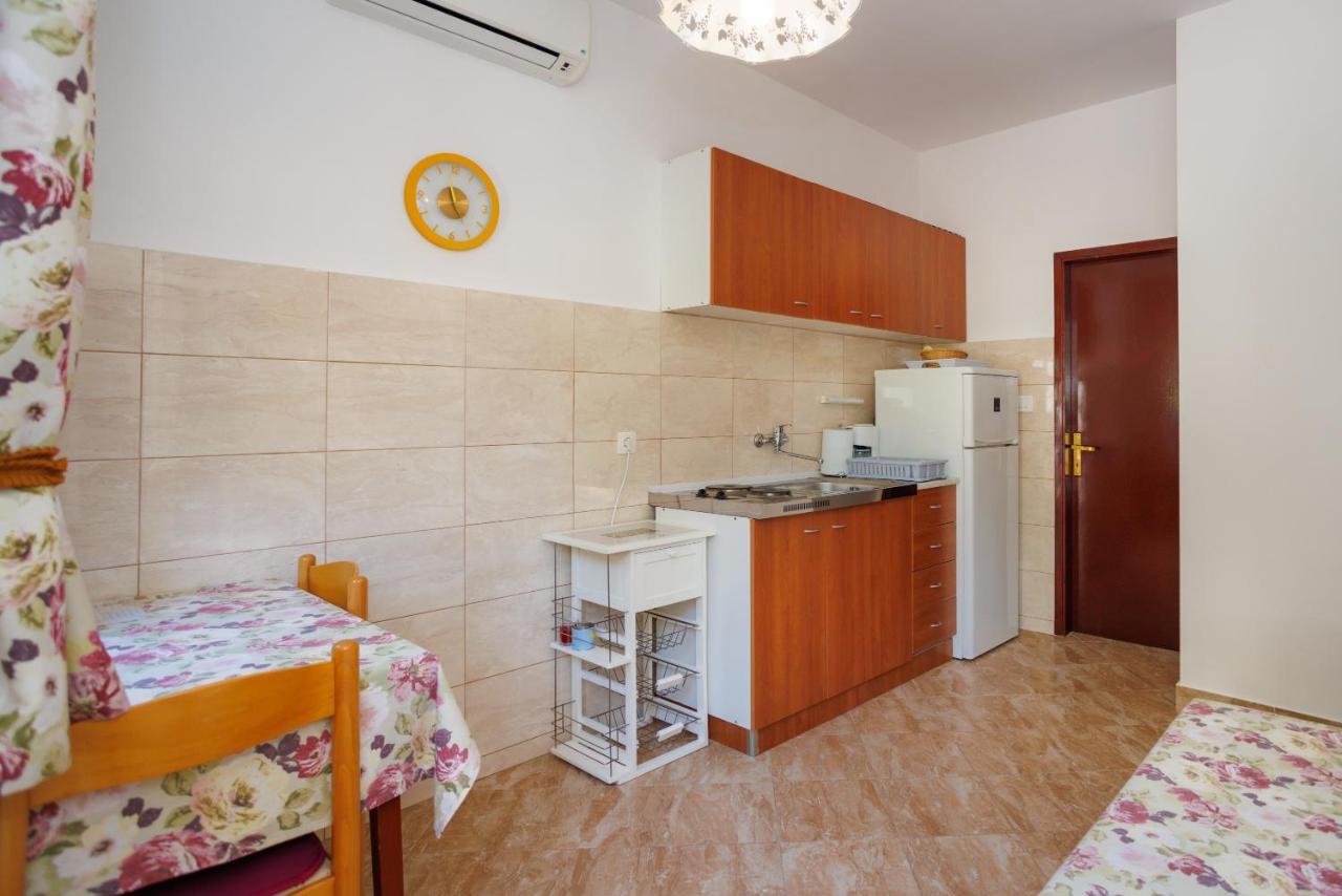 Apartment Studio Close To Sea Krk Town Esterno foto
